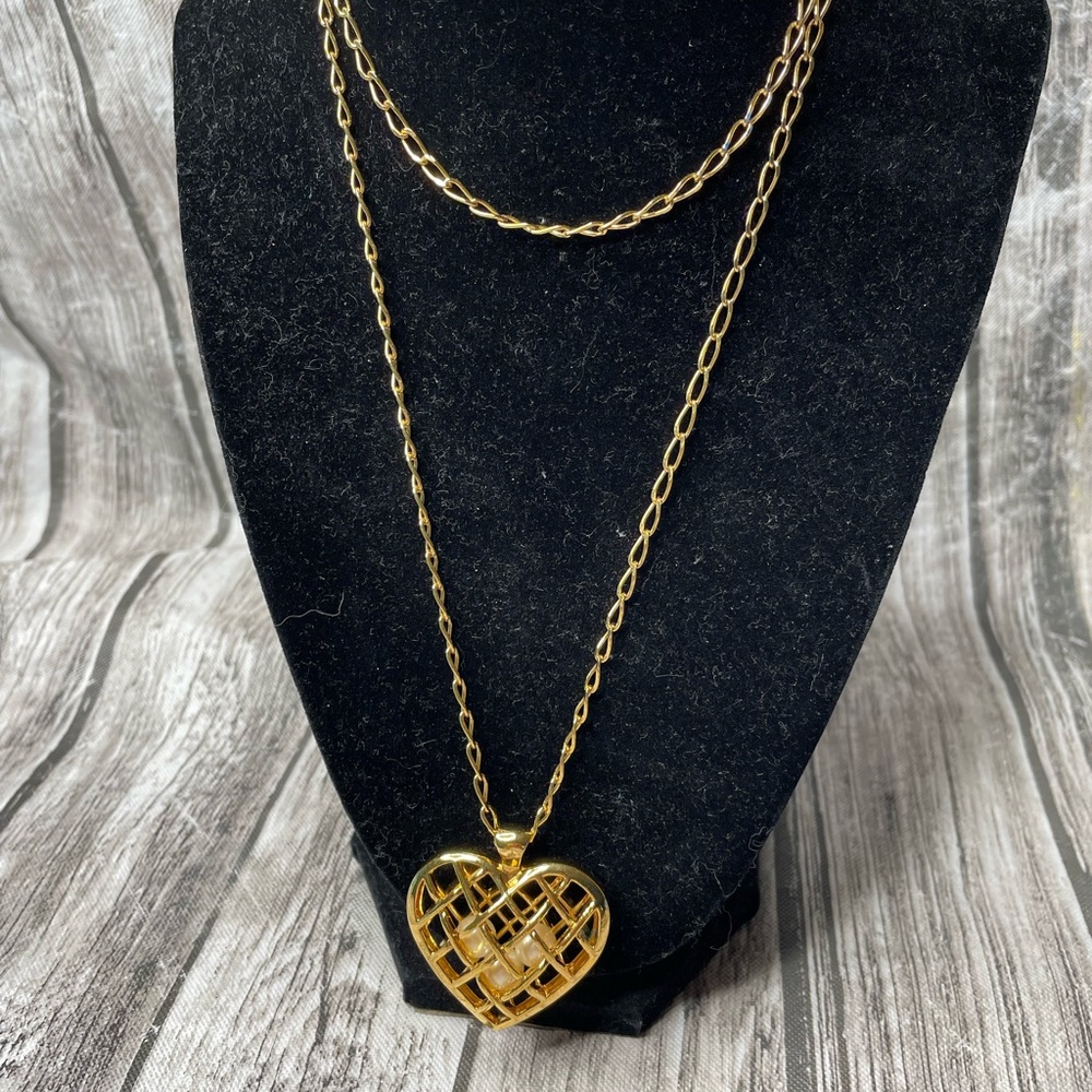 Vintage Avon heart necklace